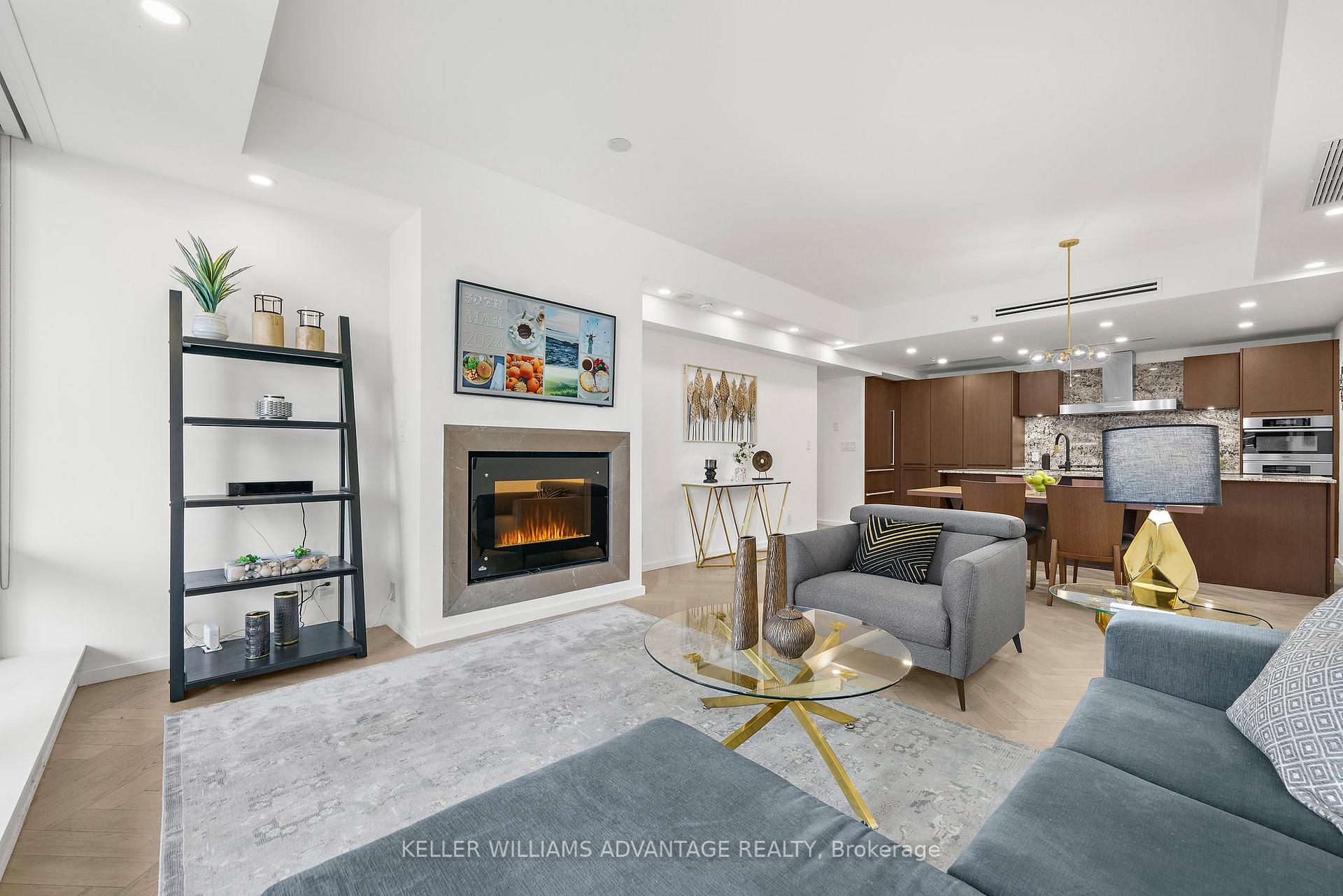 2 Bedrooms Condo at 180 University, Toronto For sale