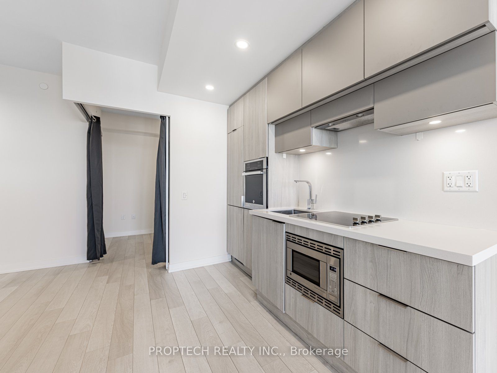 39 Roehampton Avenue, #4201