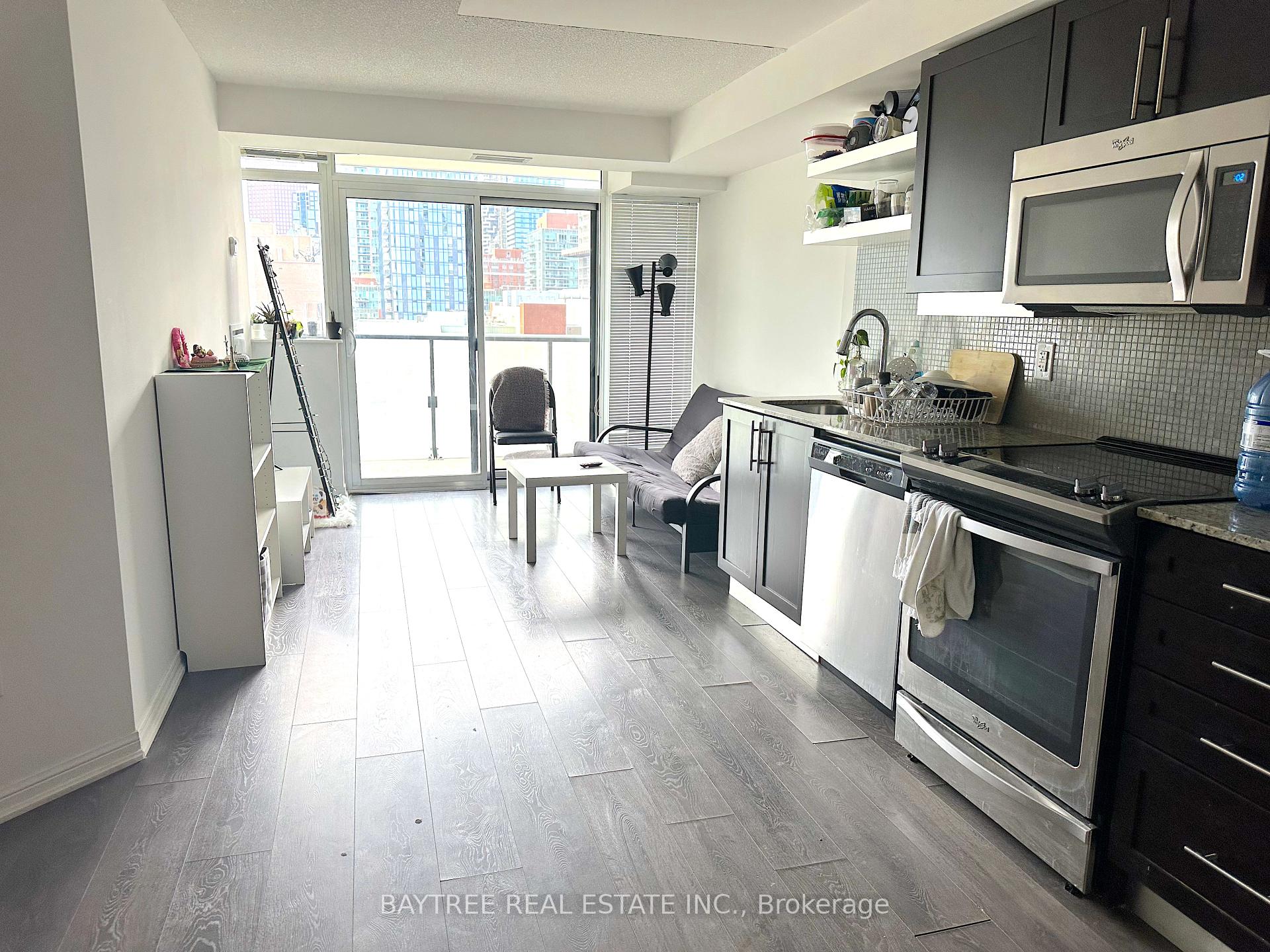 2 Bedrooms Condo at 400 Adelaide,  Toronto For sale