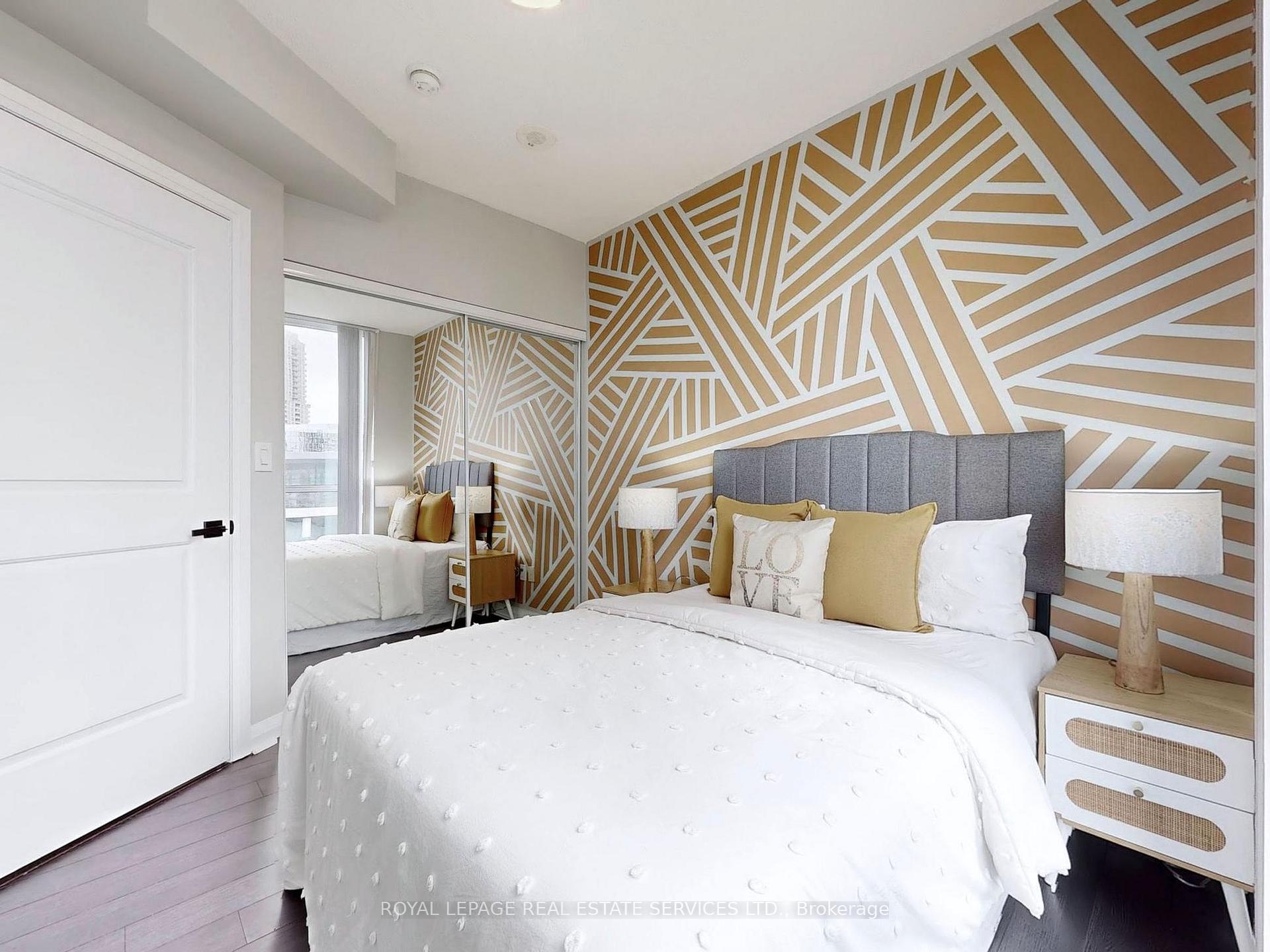 3 Bedrooms Condo at 5025 Four Springs, Mississauga For sale