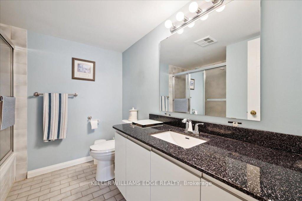 2 Bedrooms Condo at 1270 Maple Crossing, Burlington For sale
