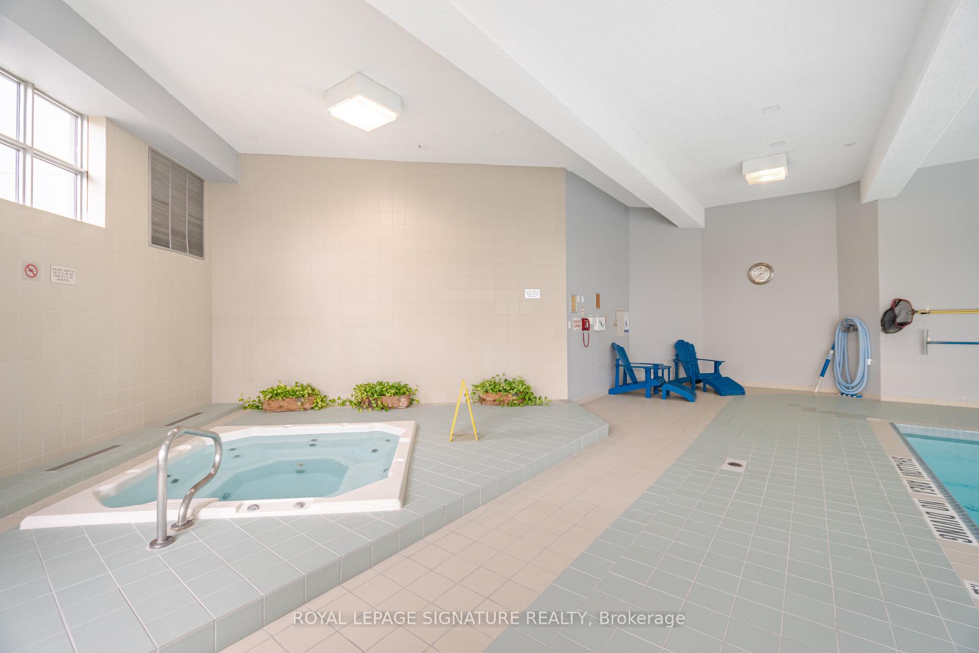 3 Bedrooms Condo at 50 Kingsbridge Garden, Mississauga For sale