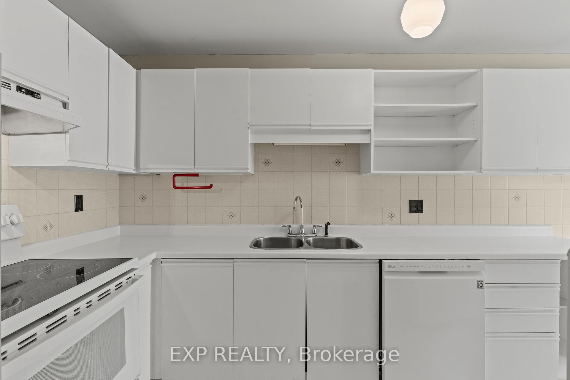 3 Bedrooms Condo at 2205 South Millway, Mississauga For sale