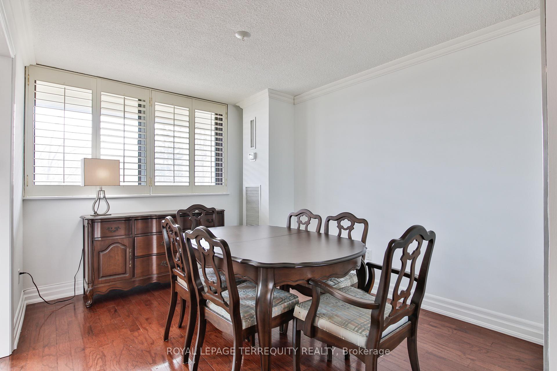 2 Bedrooms Condo at 75 Wynford Heights, Toronto For sale