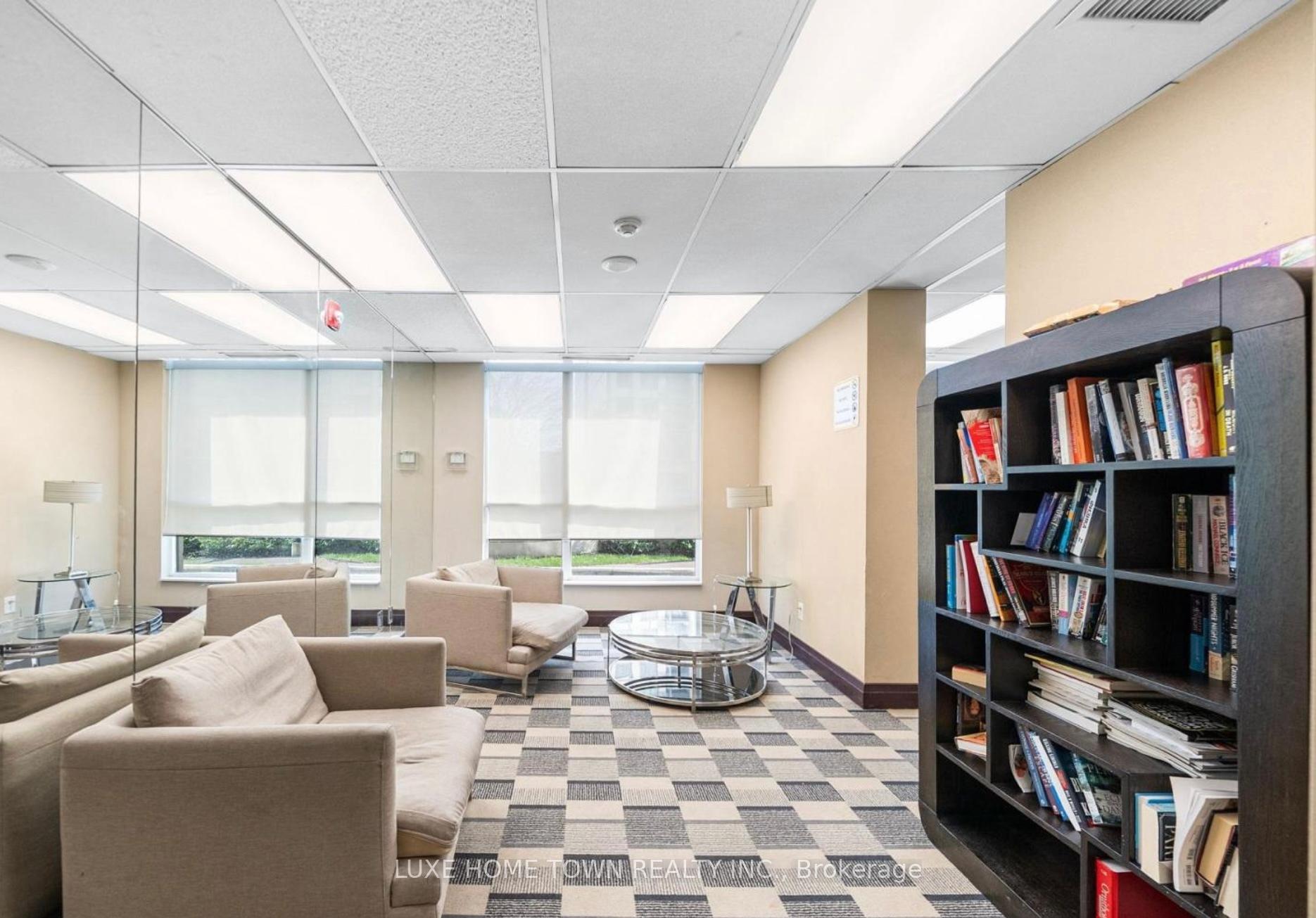 2 Bedrooms Condo at 208 Enfield, Mississauga For sale