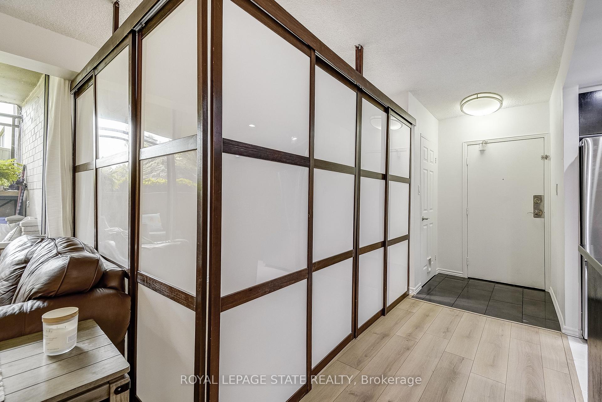 1 Bedroom Condo at 975 Warwick, Burlington For sale
