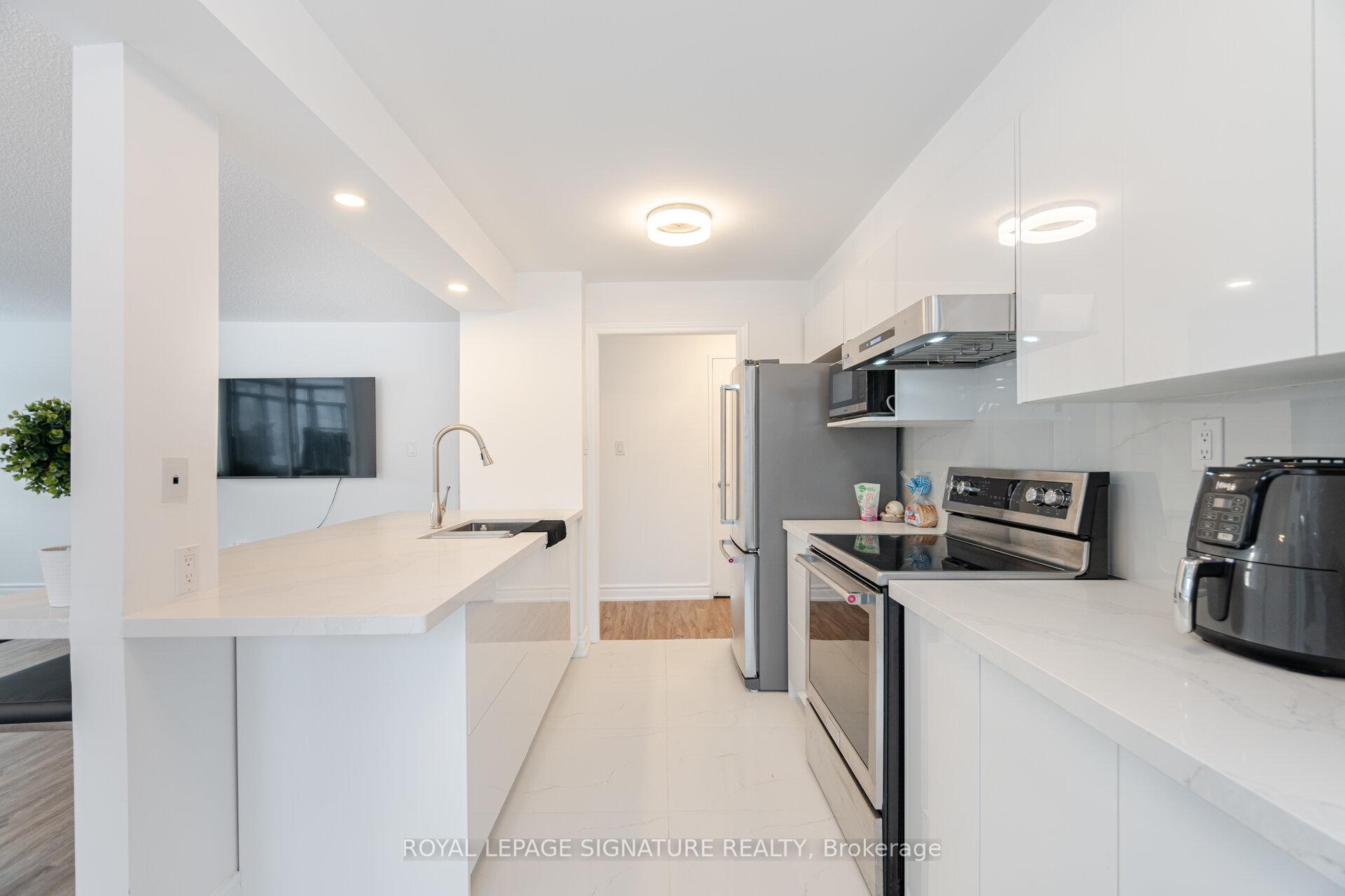 4 Bedrooms Condo at 1300 Mississauga Valley,  Mississauga For sale