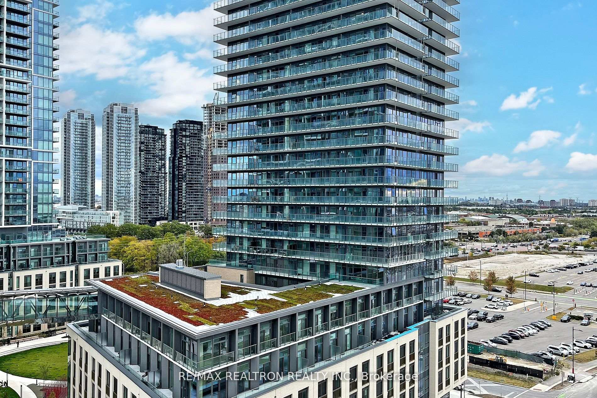 2 Bedrooms Condo at 950 Portage, Vaughan For sale