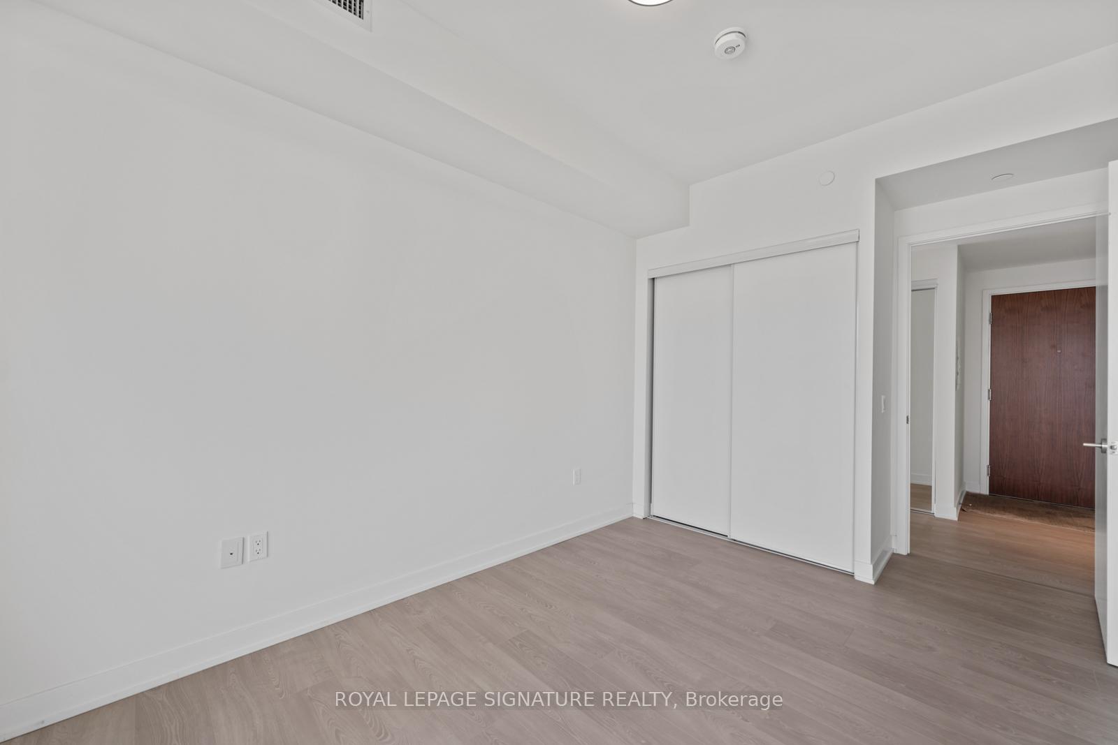 3 Bedrooms Condo at 15 Queens, Toronto For sale