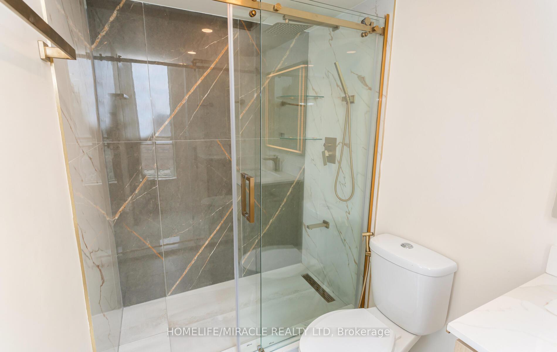 3 Bedrooms Condo at 4450 Tucana, Mississauga For sale