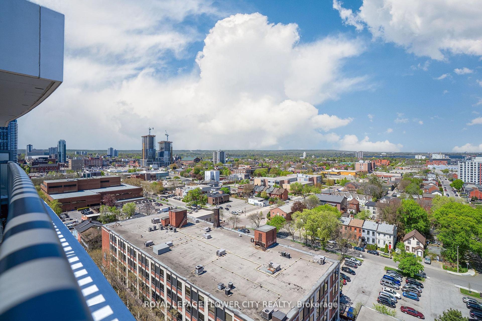 2 Bedrooms Condo at 212 King William, Hamilton For sale