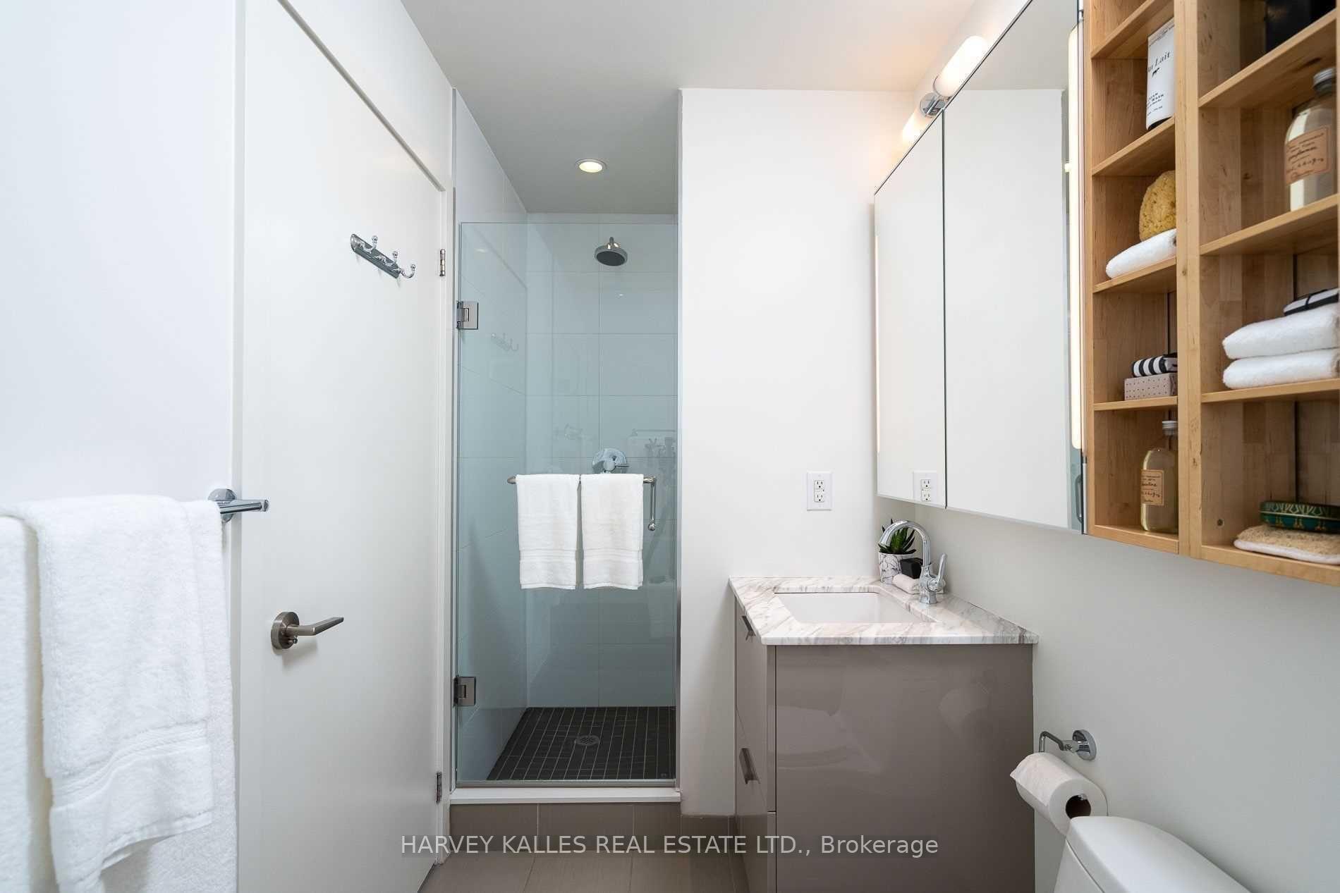 2 Bedrooms Condo at 1815 Yonge, Toronto For sale