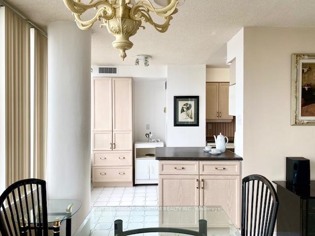 2 Bedrooms Condo at 330 Rathburn,  Mississauga For sale