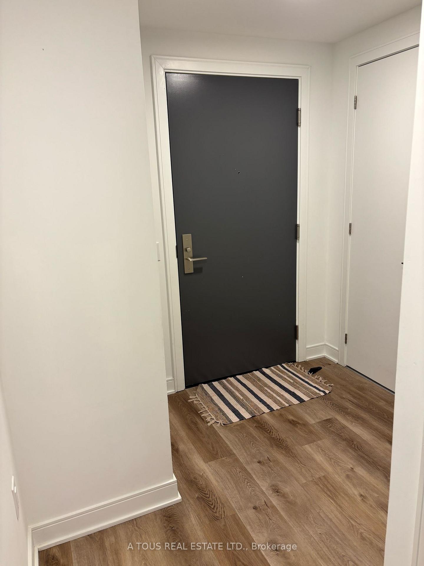 2 Bedrooms Condo at 86 Dundas, Mississauga For sale