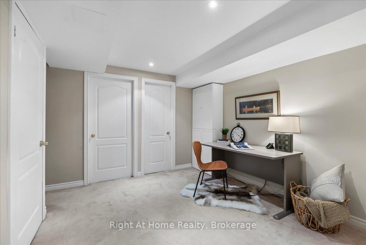 2 Bedrooms Condo at 2250 Rockingham, Oakville For sale