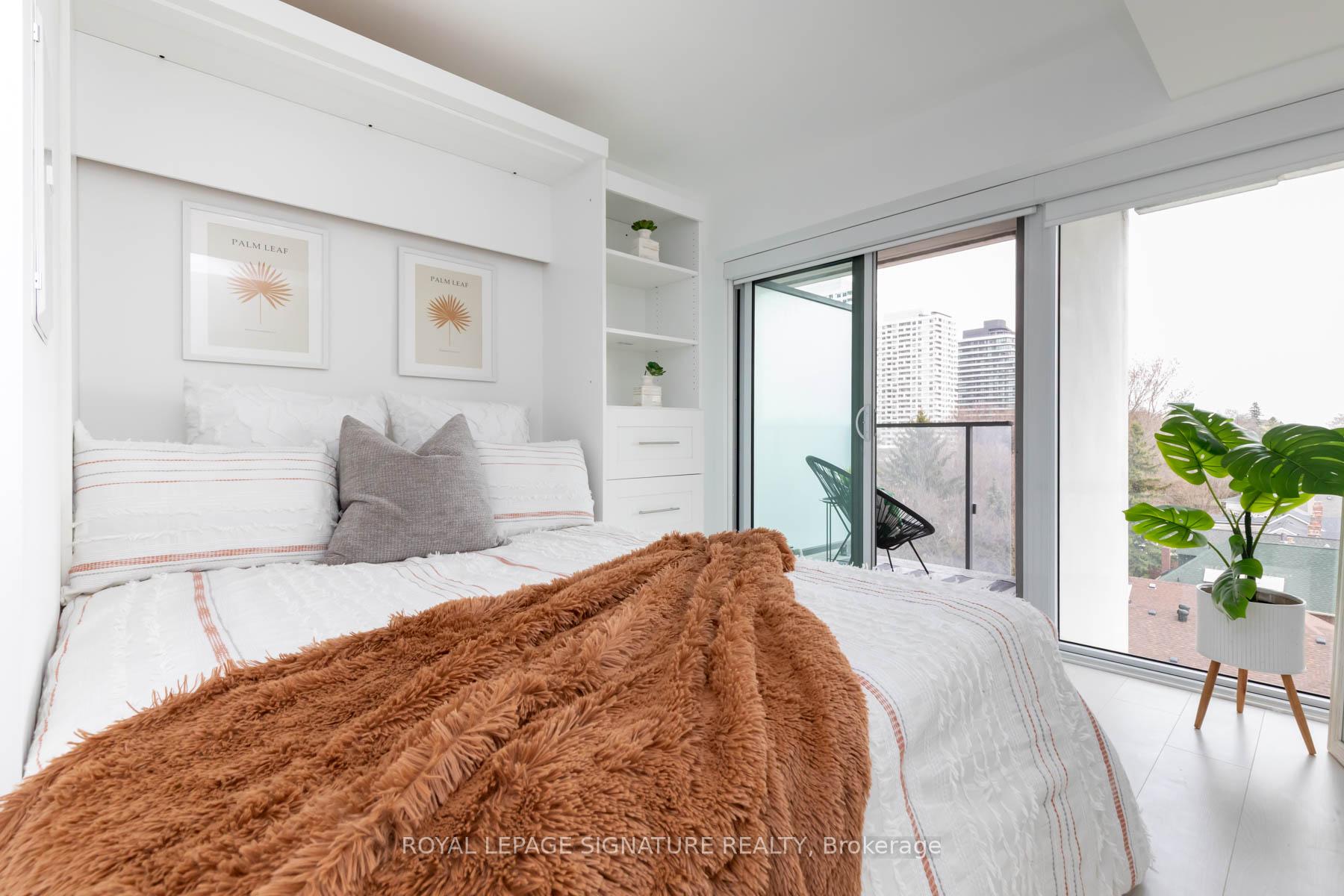 2 Bedrooms Condo at 8 Hillsdale, Toronto For sale