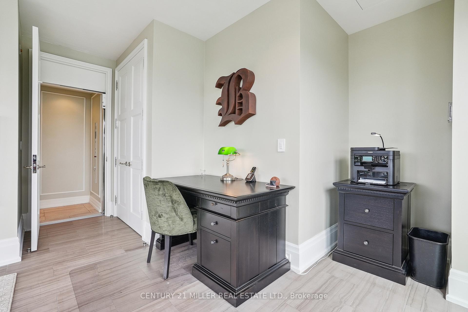 2 Bedrooms Condo at 300 Randall, Oakville For sale