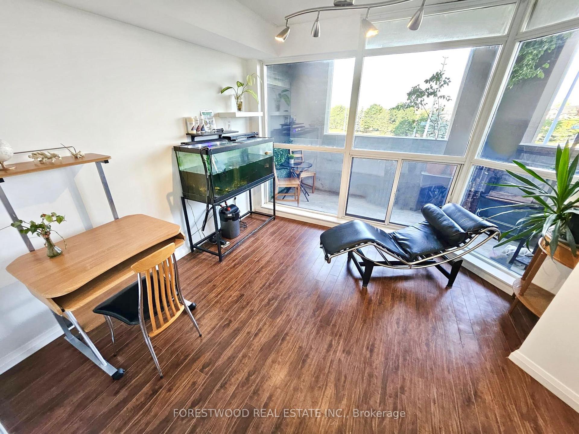 3 Bedrooms Condo at 220 Forum, Mississauga For sale