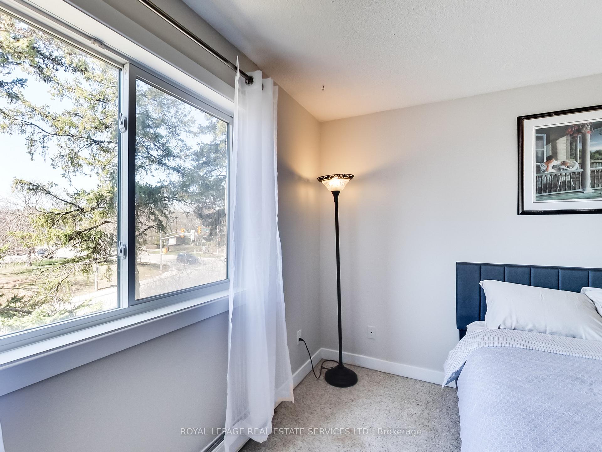 3 Bedrooms Condo at 1008 Falgarwood,  Oakville For sale