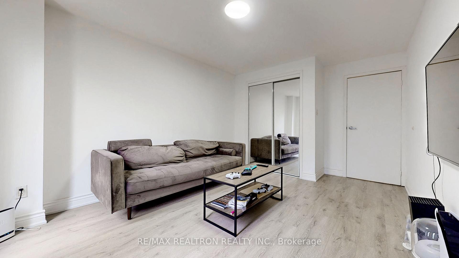 3 Bedrooms Condo at 1894 Kirkwall, Mississauga For sale