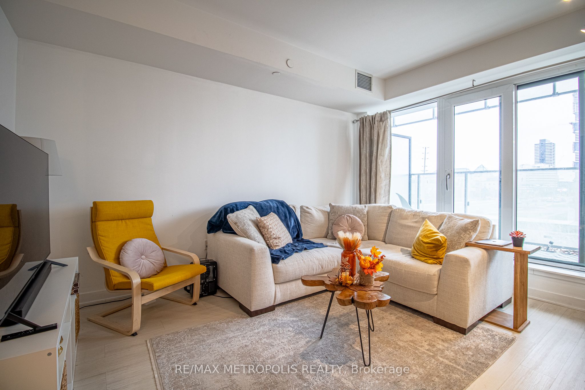 3900 Confederation Parkway, #216