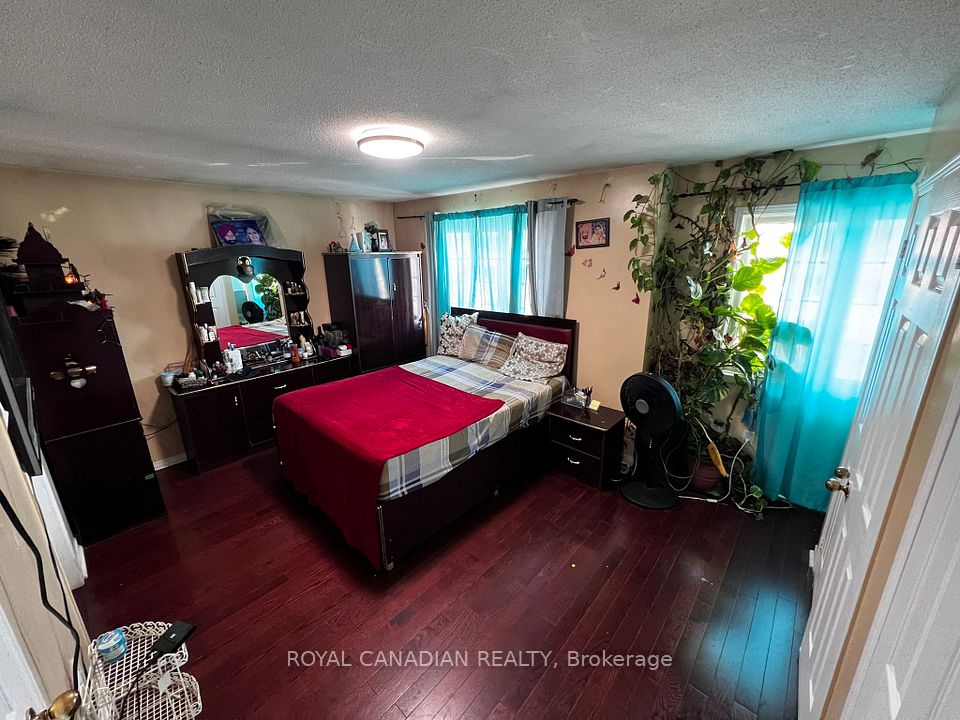 10 Guinevere Road, Markham, ON L3S 4S9