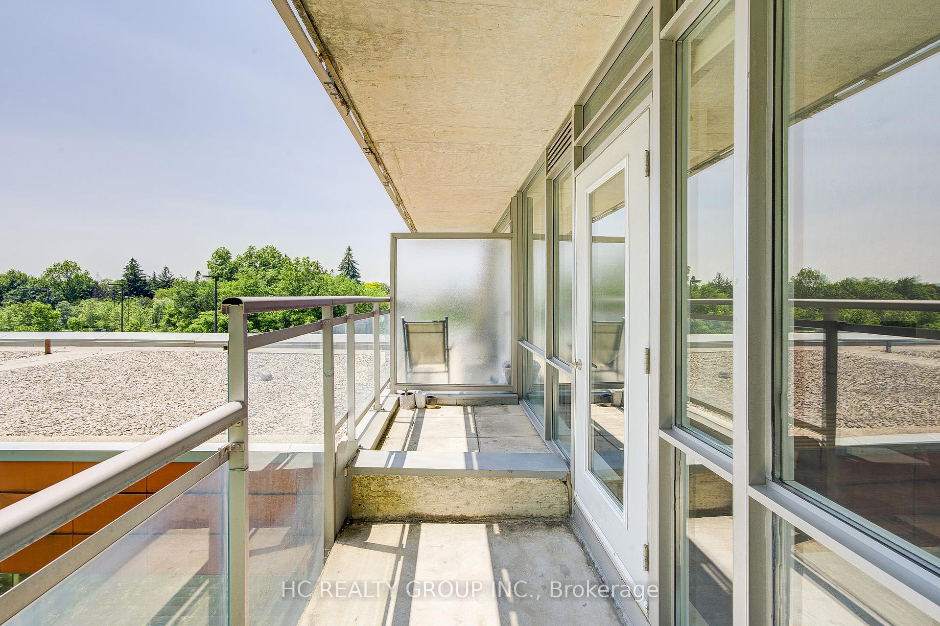 2 Bedrooms Condo at 30 Canterbury, Toronto For sale