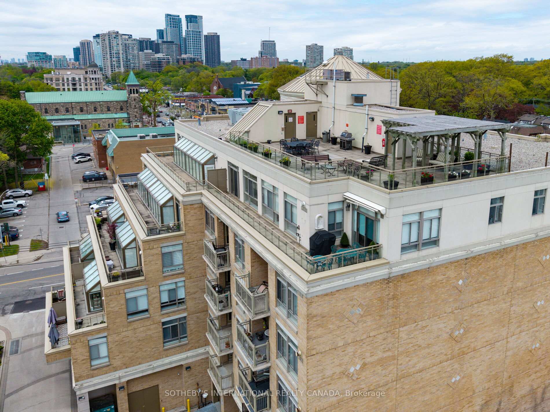 2 Bedrooms Condo at 935 Royal York, Toronto For sale