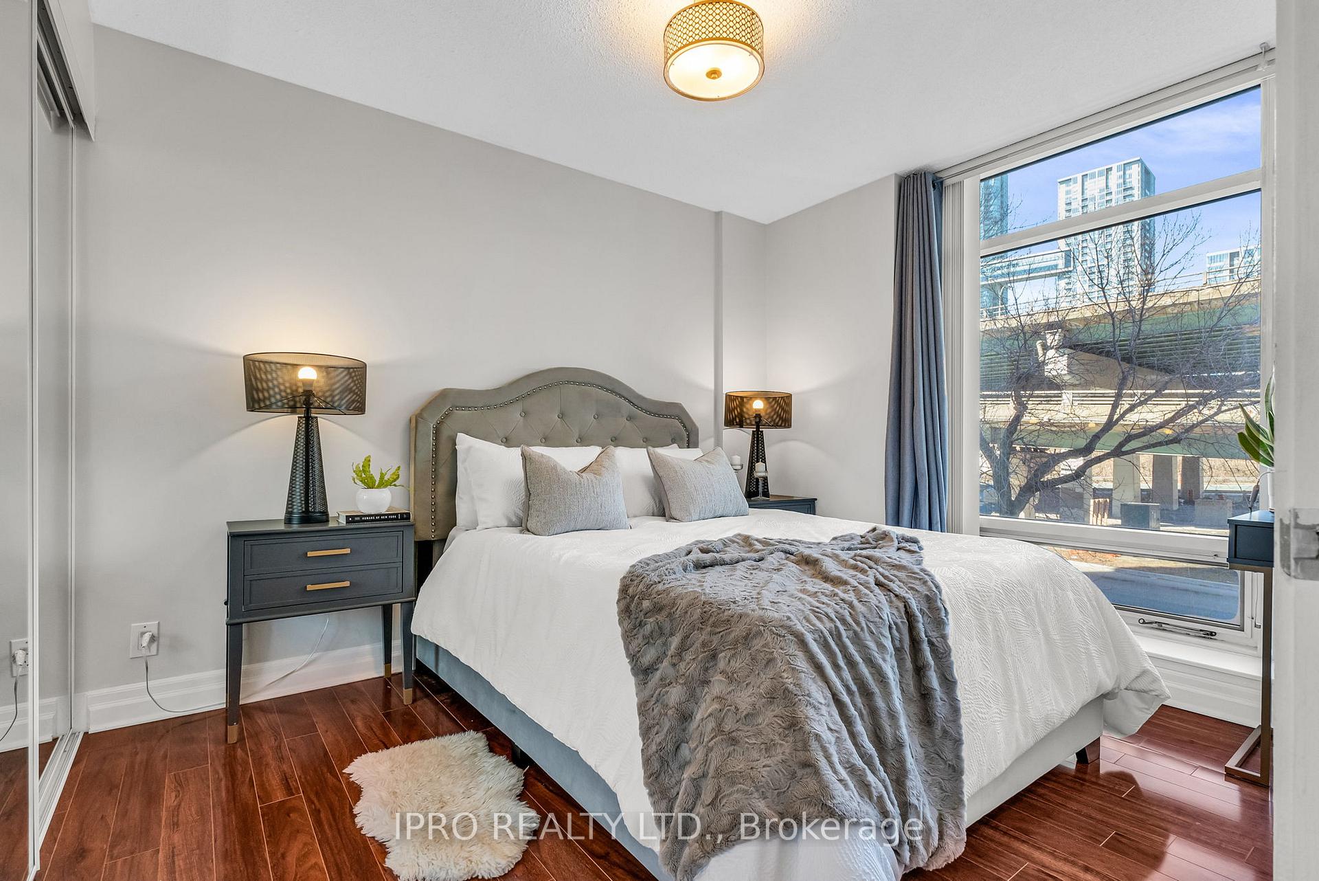 3 Bedrooms Condo at 500 Queens, Toronto For sale