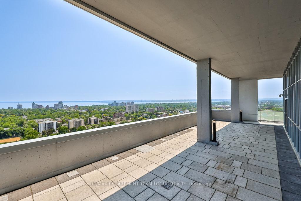 2 Bedrooms Condo at 2081 Fairview,  Burlington For sale