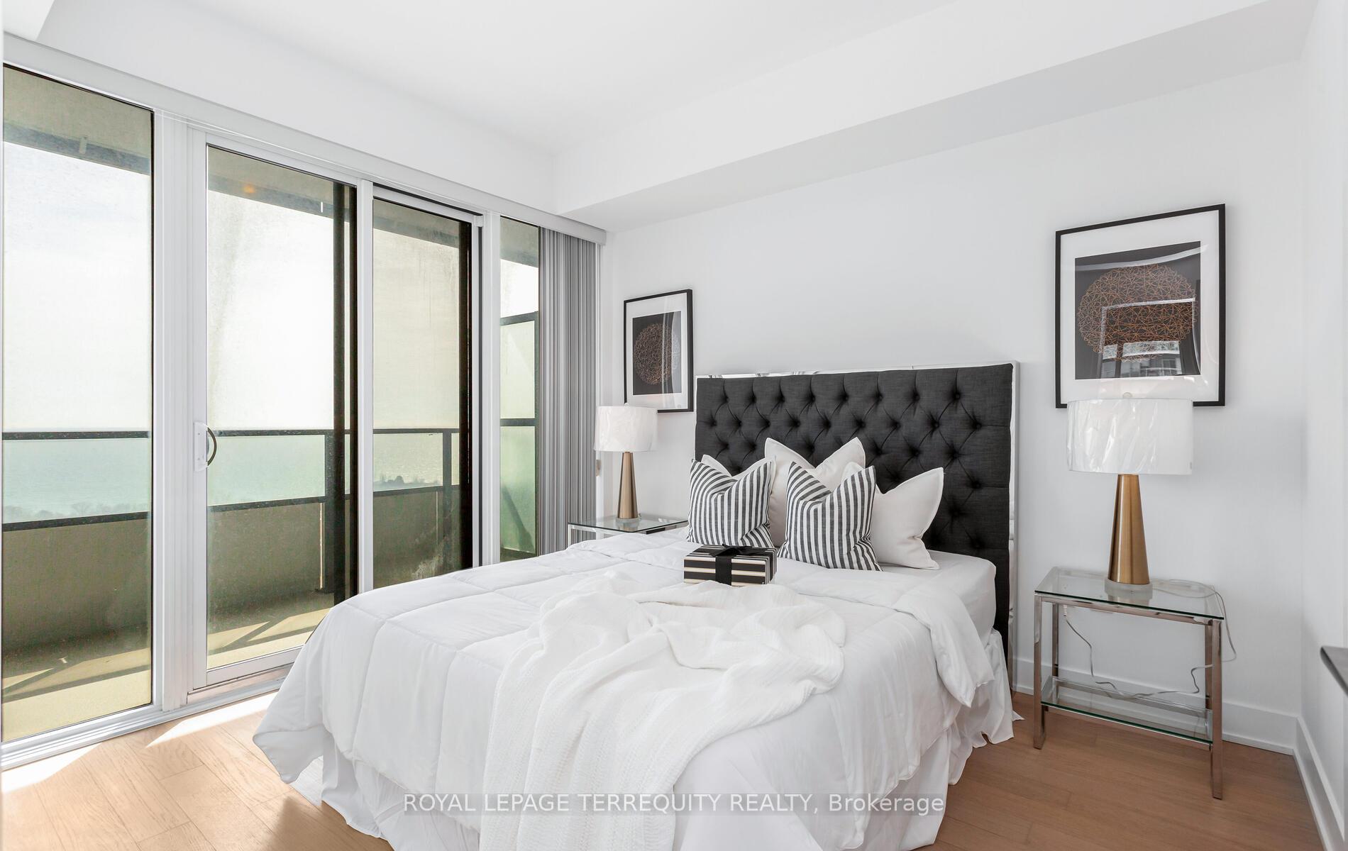 2 Bedrooms Condo at 30 Shore Breeze,  Toronto For sale