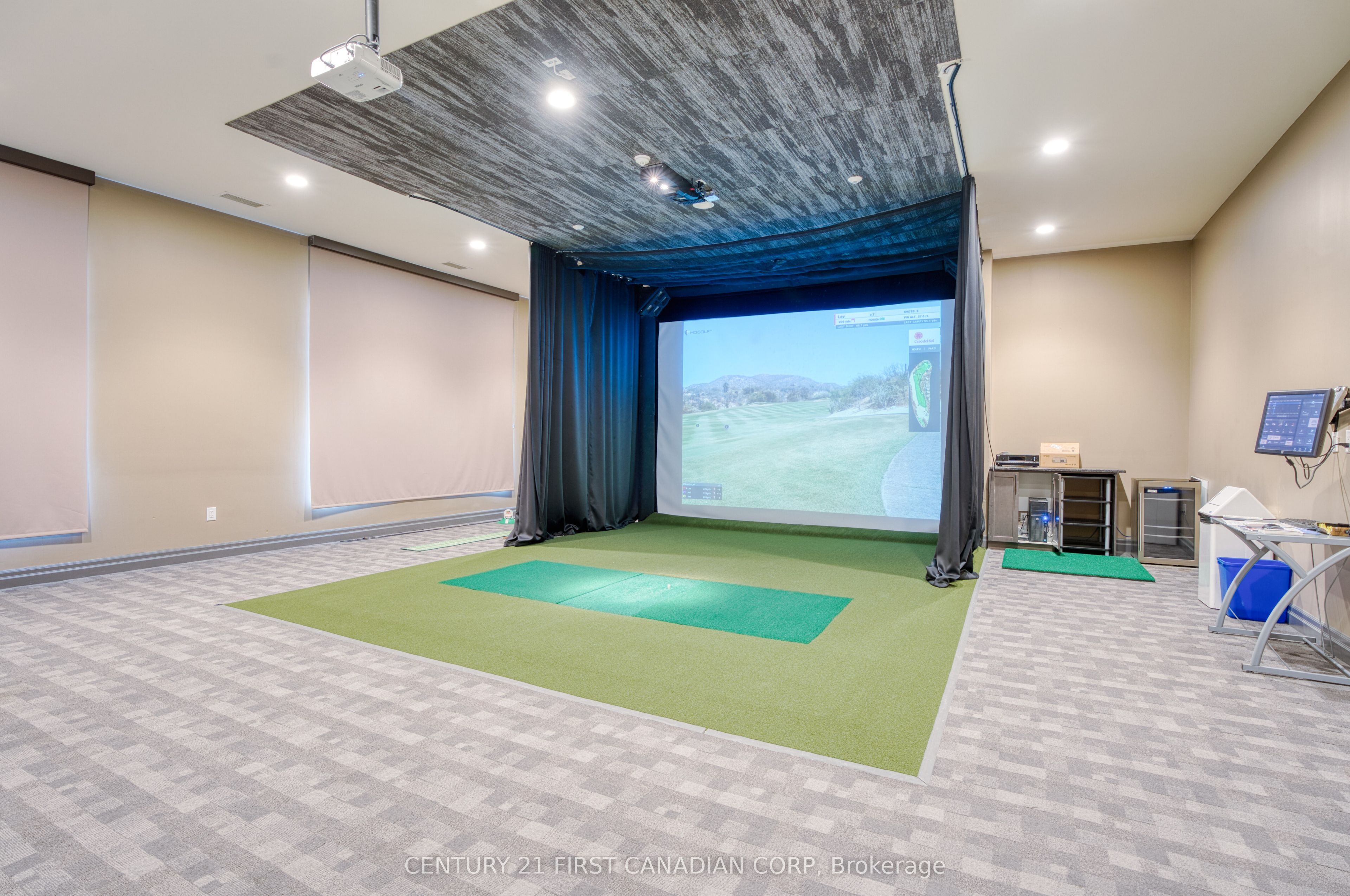 240 Villagewalk Boulevard, #812