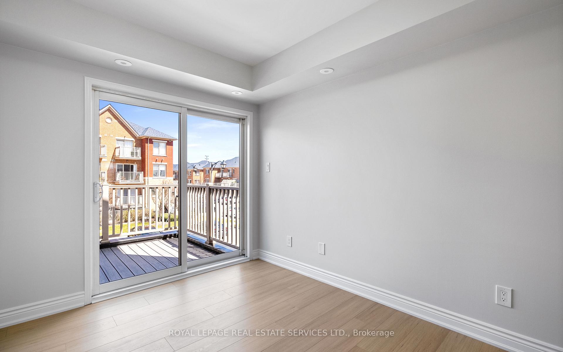 4 Bedrooms Condo at 5025 Ninth, Mississauga For sale
