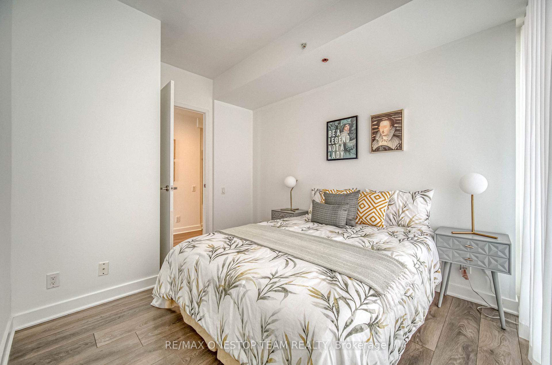 1 Bedroom Condo at 15 Grenville, Toronto For sale
