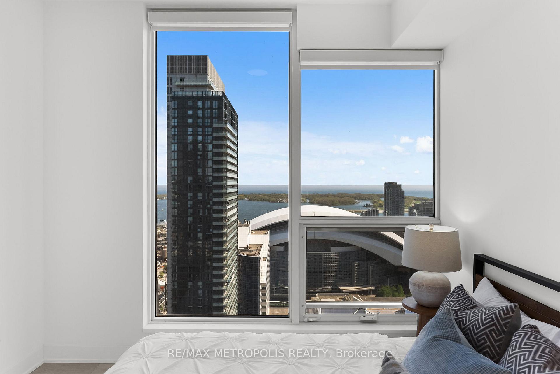 2 Bedrooms Condo at 15 Mercer, Toronto For sale