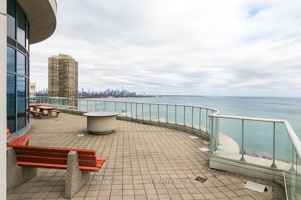 2083 Lake shore
