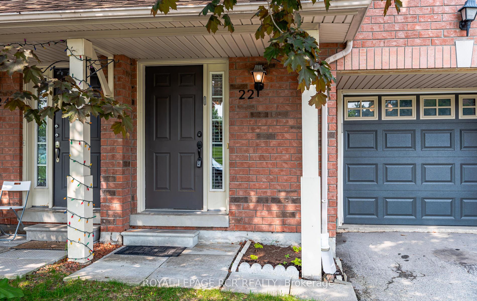 22 Sandelwood Court, Aurora, ON L4G 7M9 ; MLS ID: N12212007