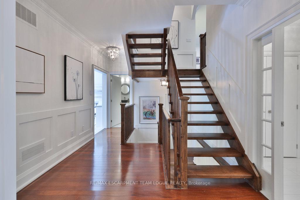 4 Bedrooms Condo at 4211 Millcroft Park, Burlington For sale