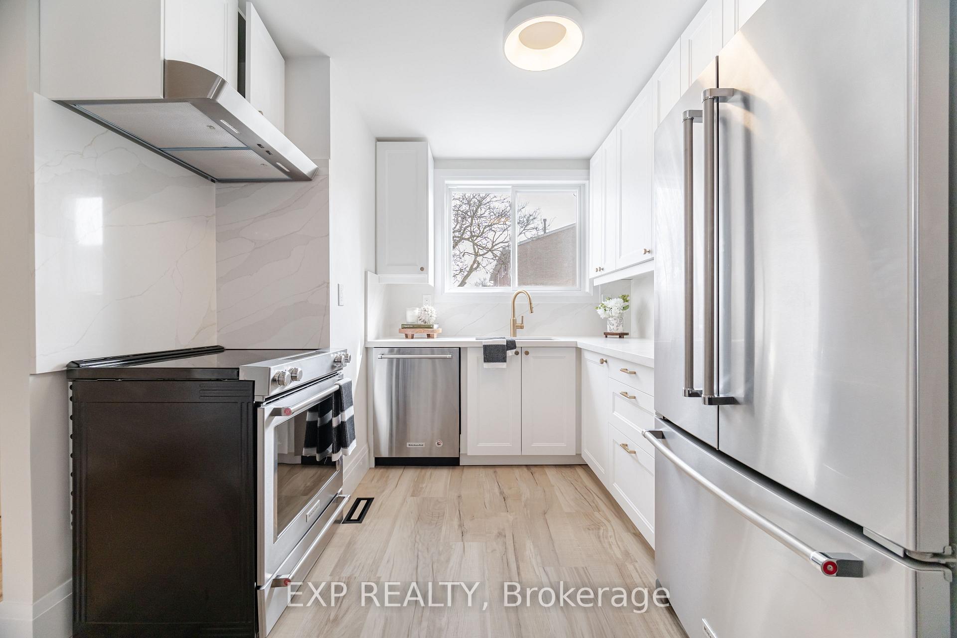3 Bedrooms Condo at 120 Quigley,  Hamilton For sale