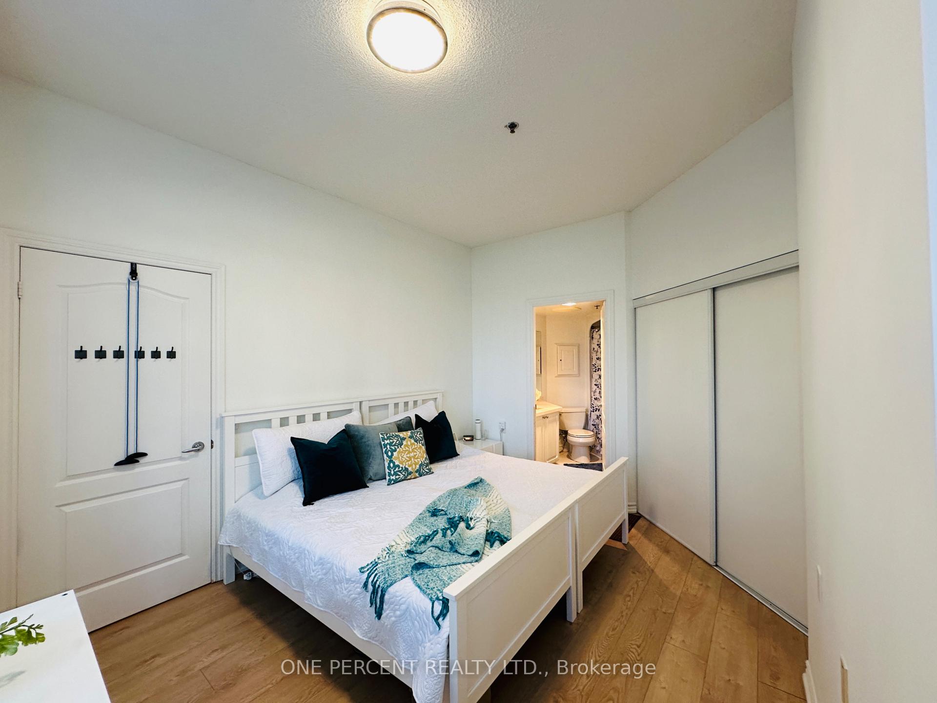 1 Bedroom Condo at 4640 Kimbermount, Mississauga For sale