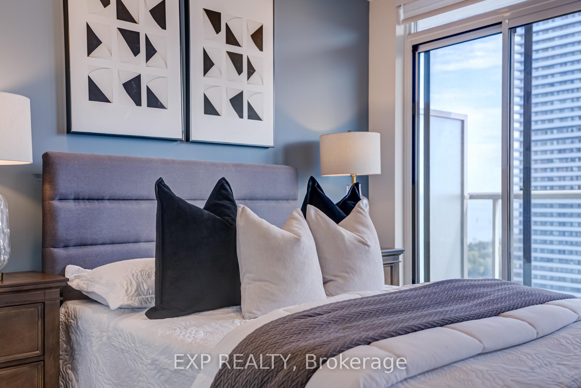 2 Bedrooms Condo at 56 Annie Craig, Toronto For sale