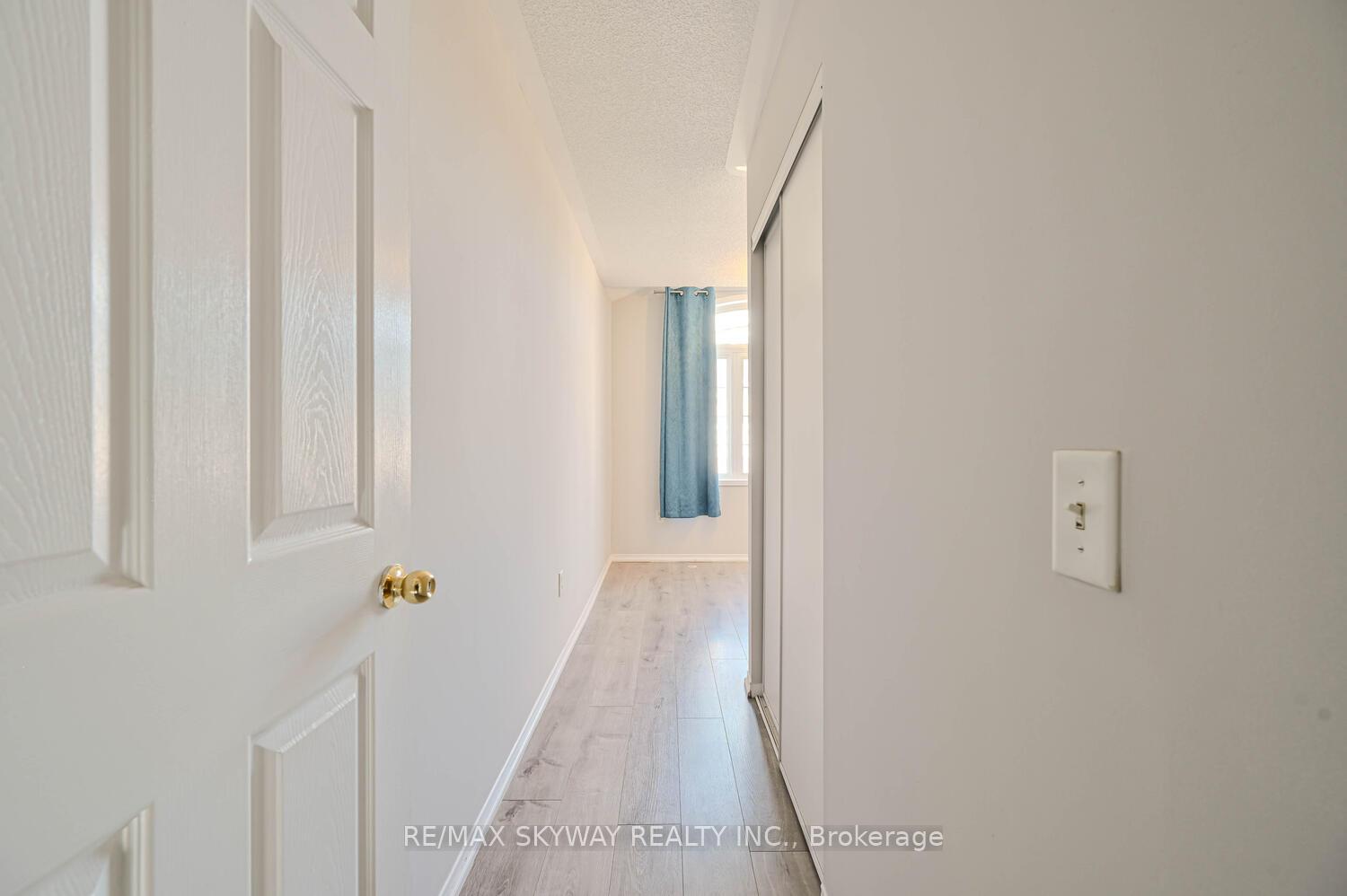 3 Bedrooms Condo at 50 Strathaven,  Mississauga For sale