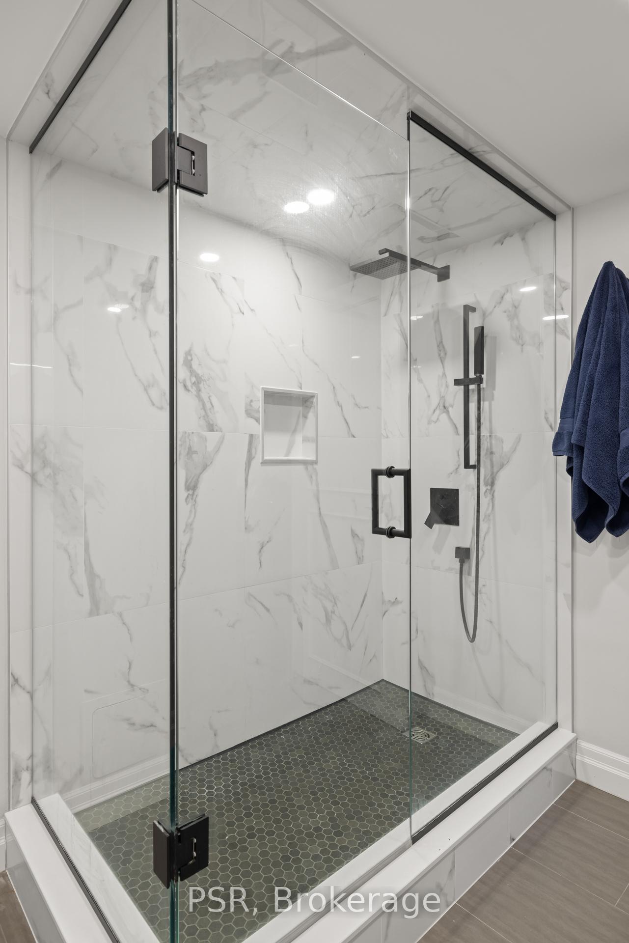 2 Bedrooms Condo at 30 Wellington, Toronto For sale