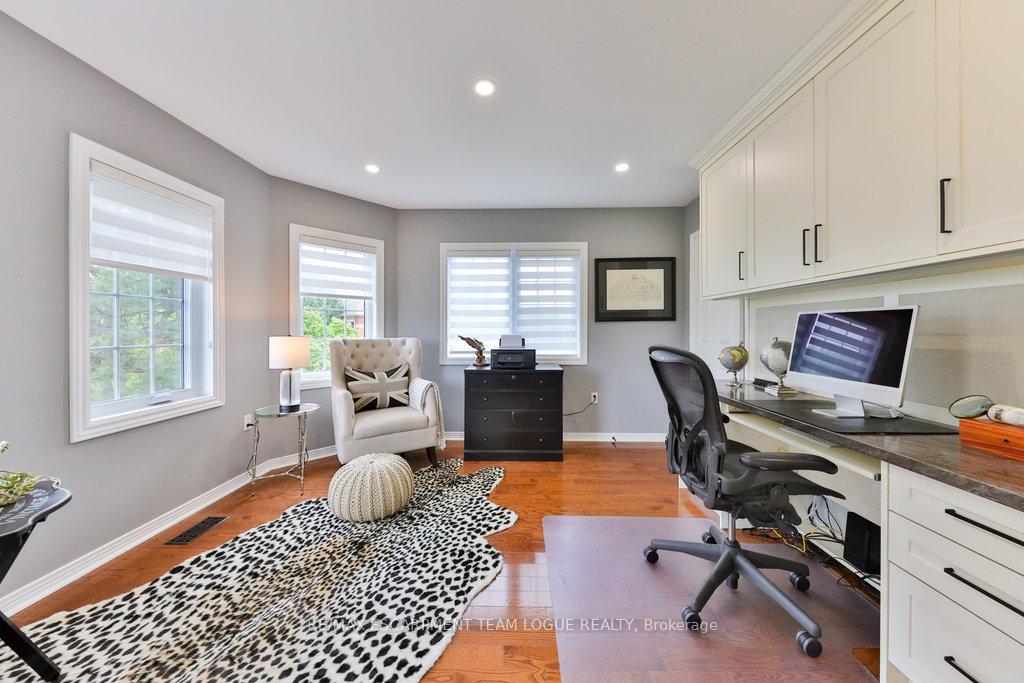 4 Bedrooms Condo at 2145 Country Club, Burlington For sale
