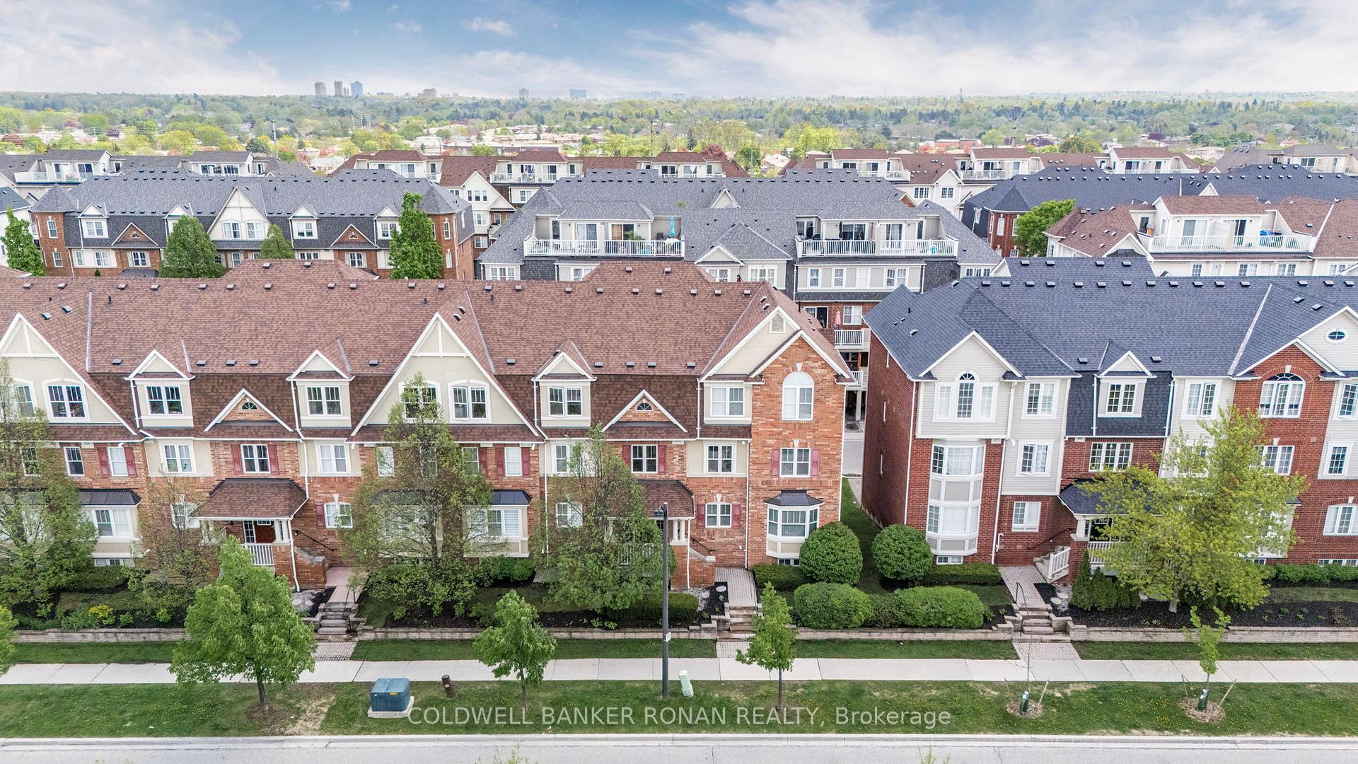 3 Bedrooms Condo at 600 Shoreline, Mississauga For sale