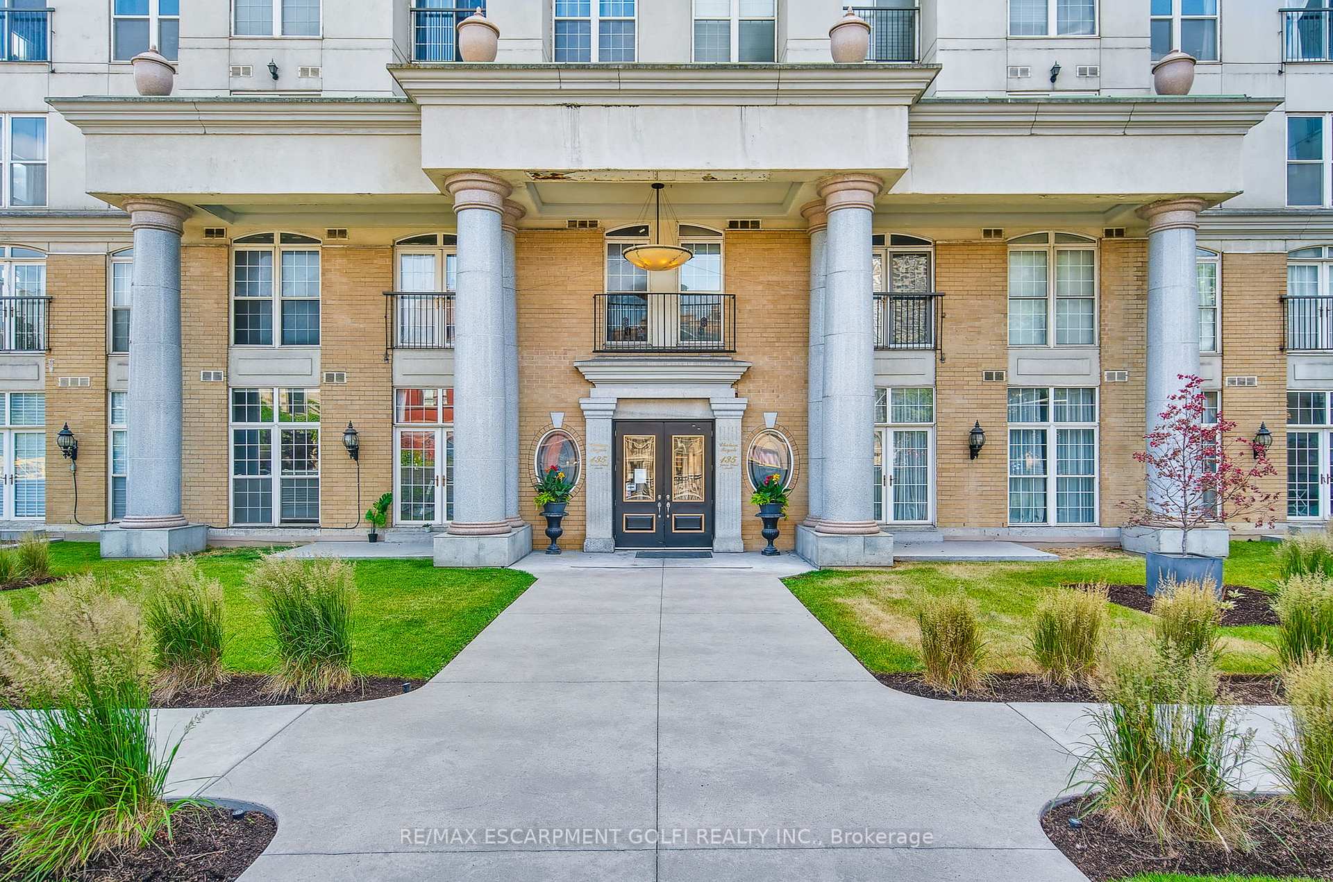 2 Bedrooms Condo at 135 James, Hamilton For sale