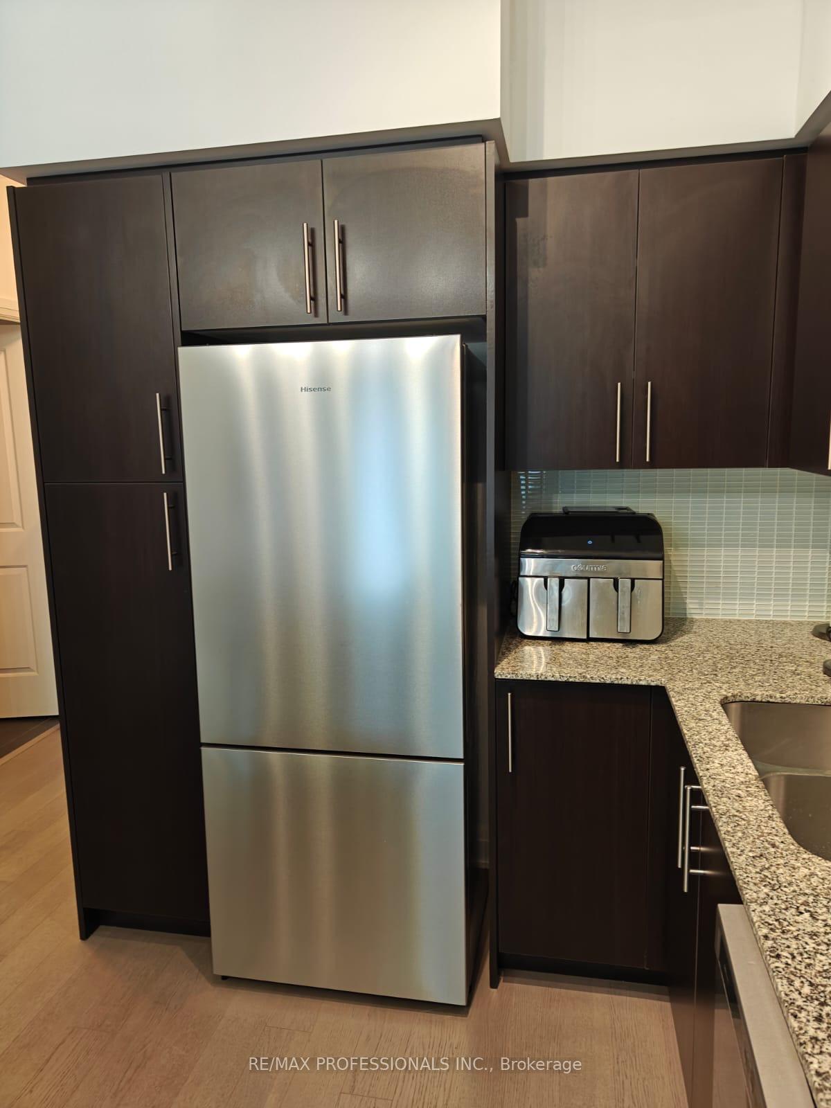 2 Bedrooms Condo at 55 Speers, Oakville For sale