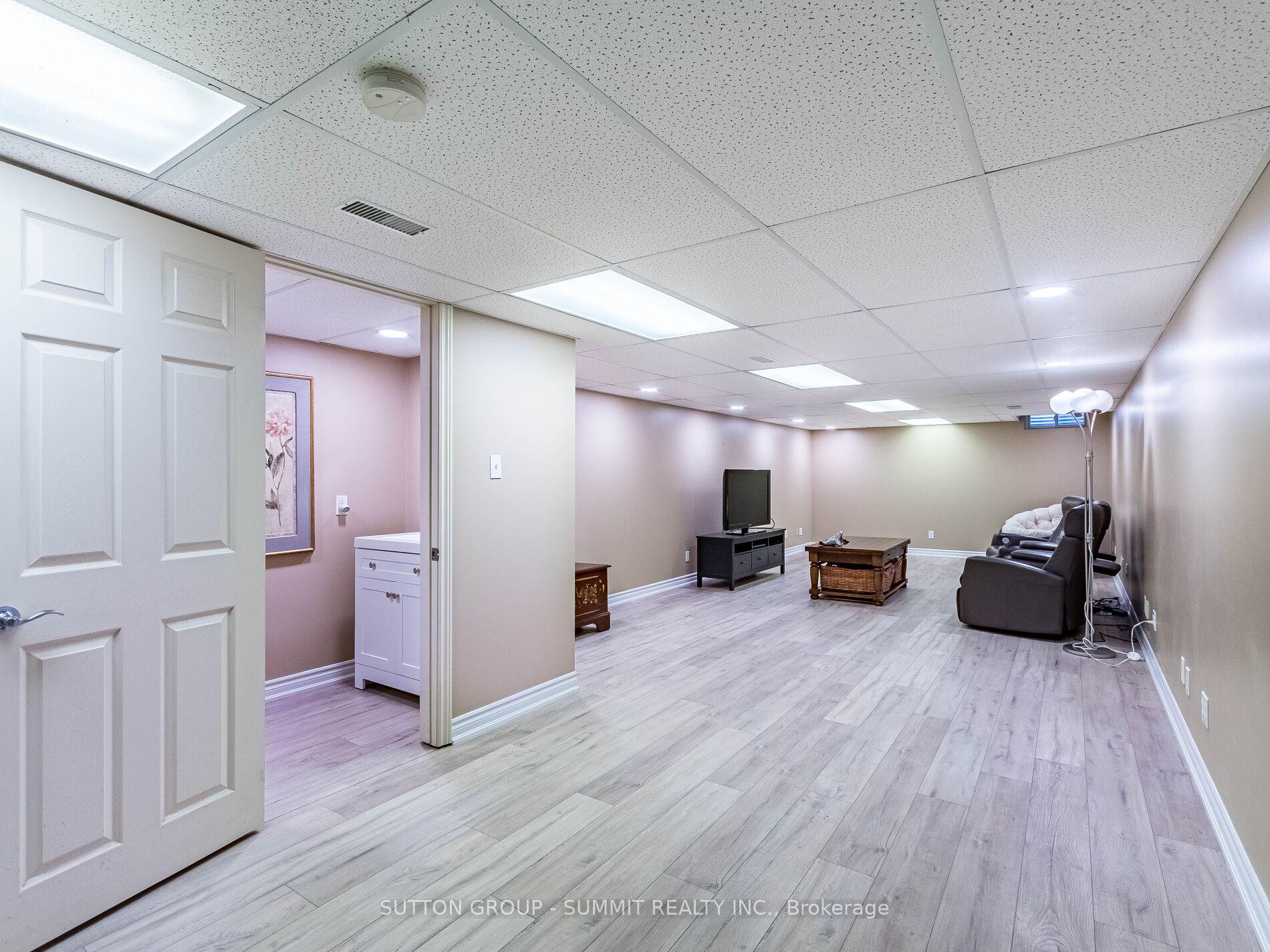 3 Bedrooms Condo at 484 Millen, Hamilton For sale