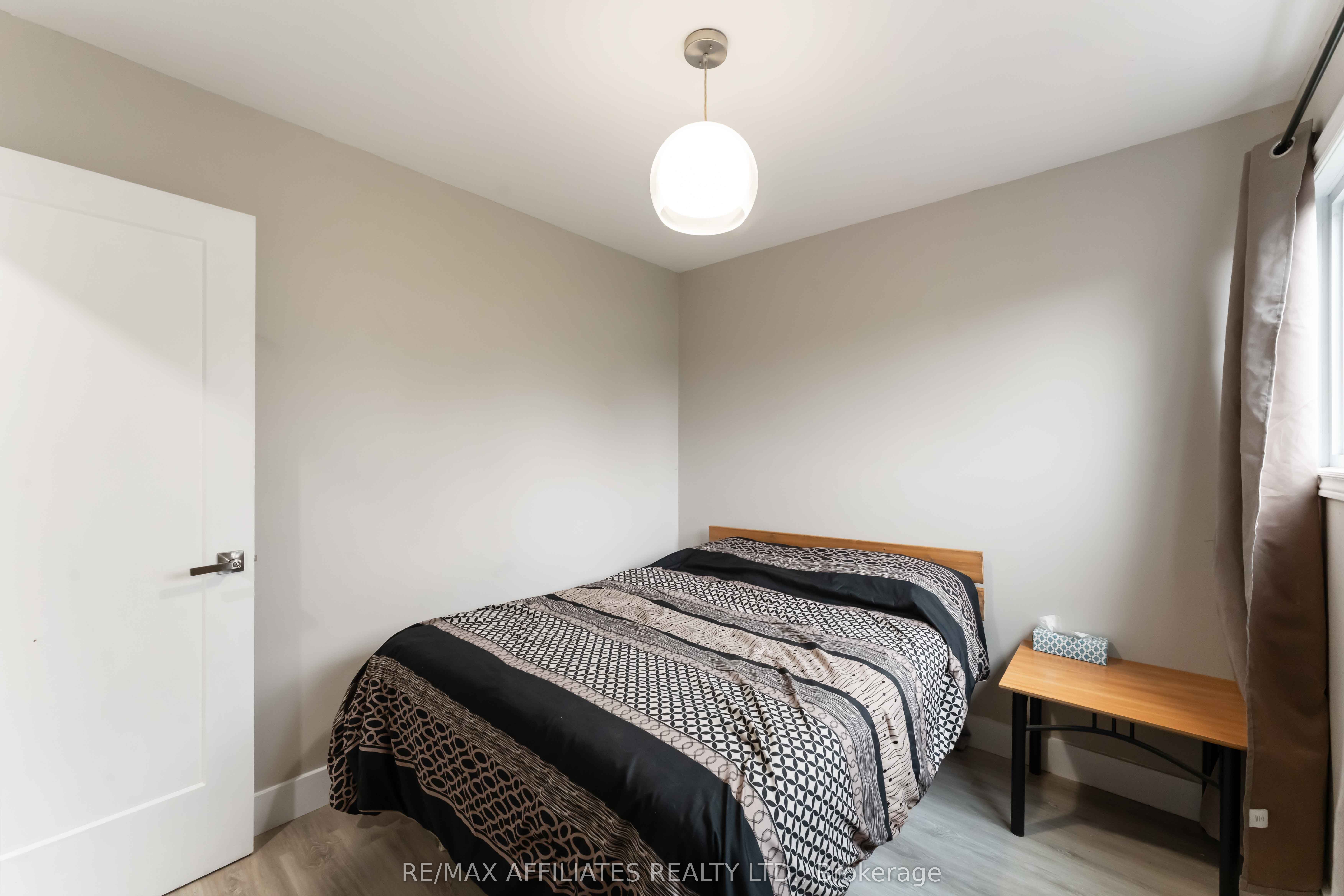 2 Teakwood Court