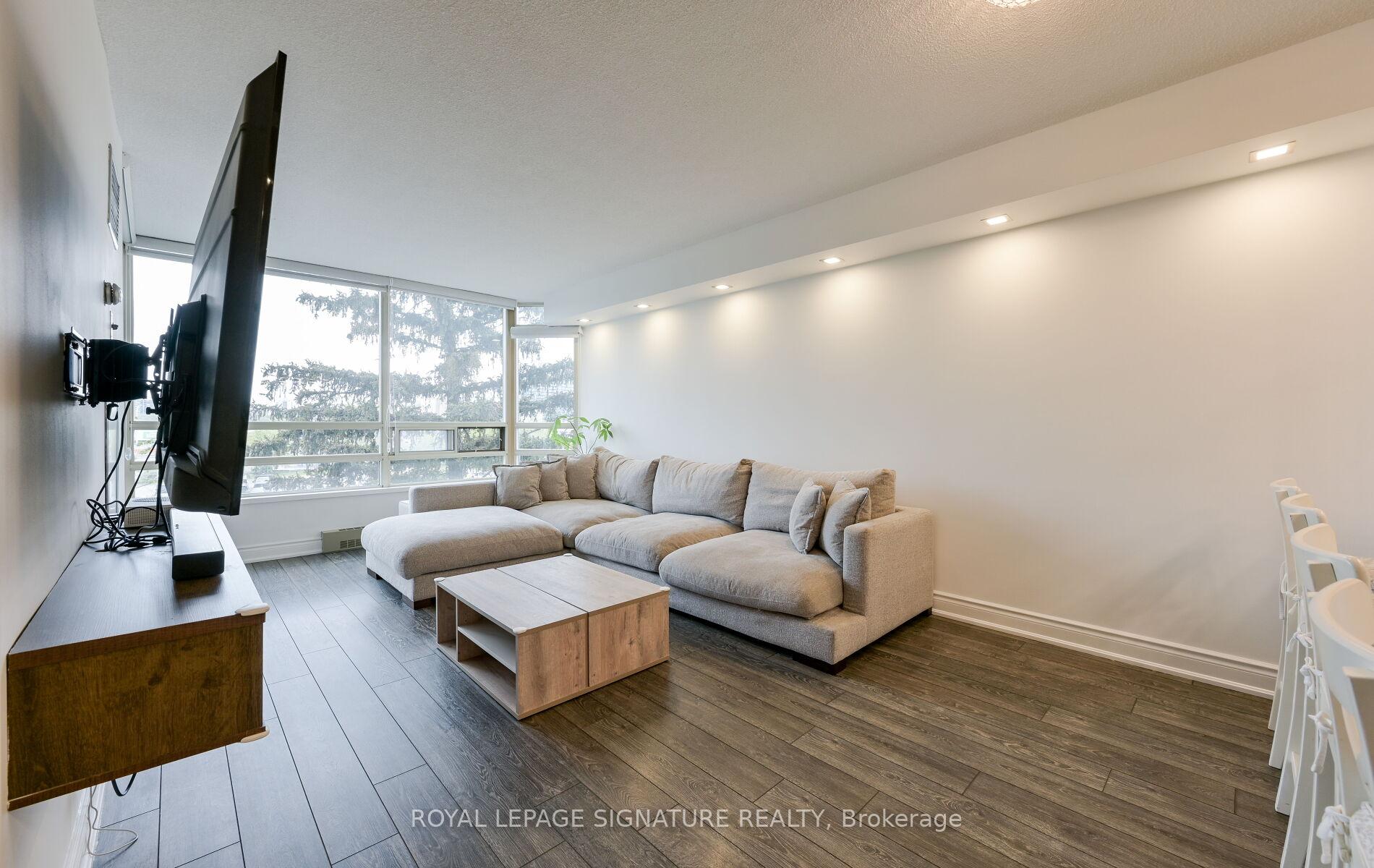 2 Bedrooms Condo at 75 King, Mississauga For sale